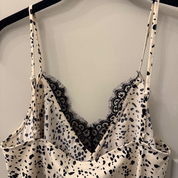 Polka dot/animal print lace trim midi dress w/ slit - Picture 4 of 5